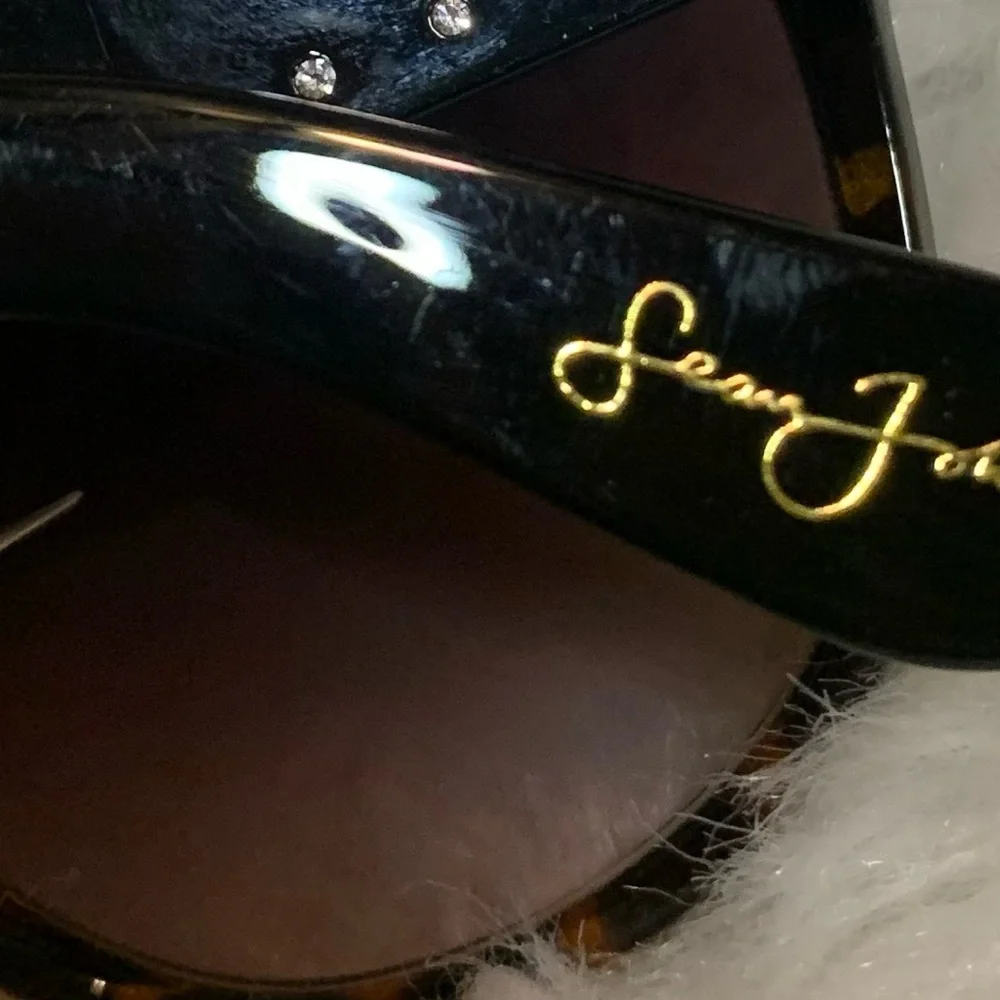 P DIDDY SEAN JOHN UV protection, tortoise shell cat eye sunglasses NWT